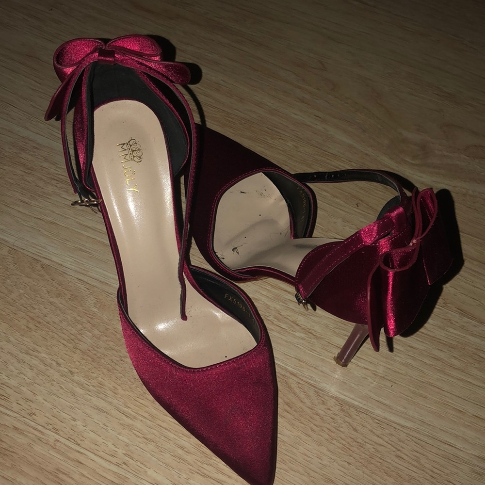 Bow detail heels